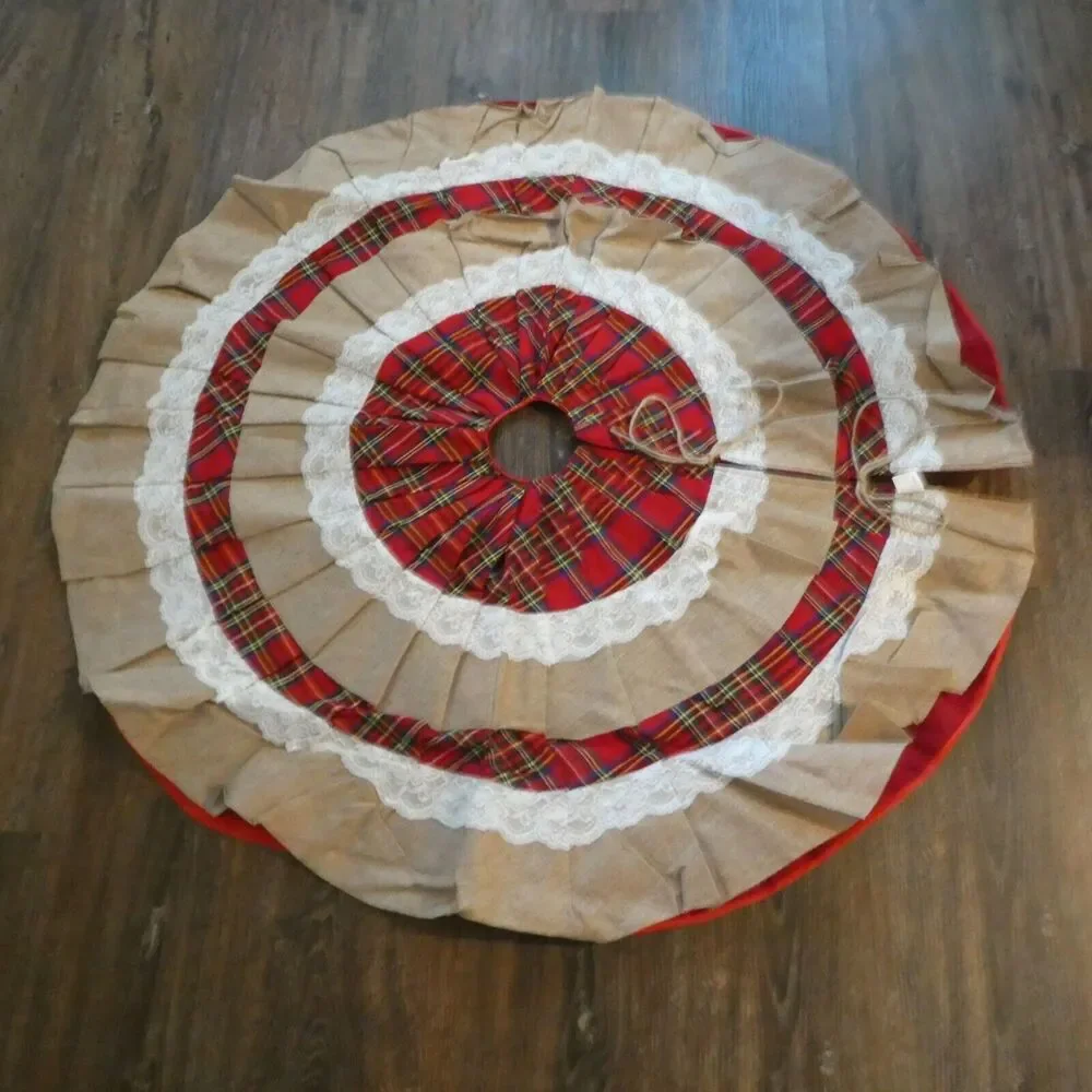 Christmas Tree Skirt Red Plaid White Lace Burlap Pleated Ruffles Cottagecore‎